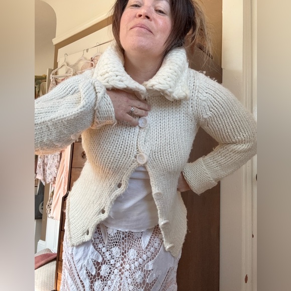 Super soft, cozy off-white wool cardigan with large button up Peter Pan collar - Picture 4 of 13